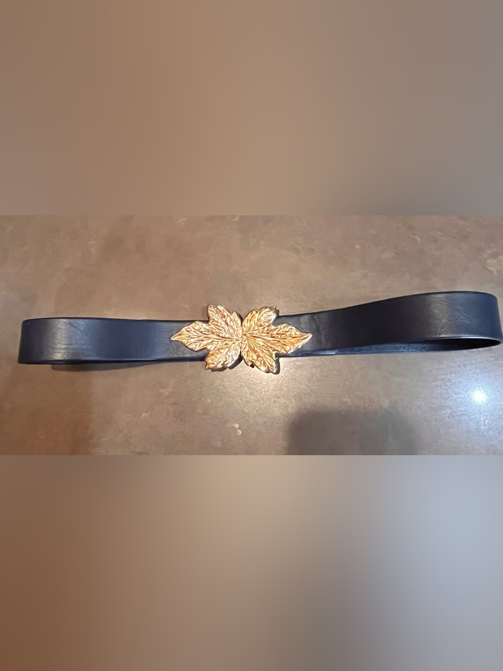 Vintage Gold Maple Leaf Interlocking Buckle Blue Leather Belt – 32 Adjustable